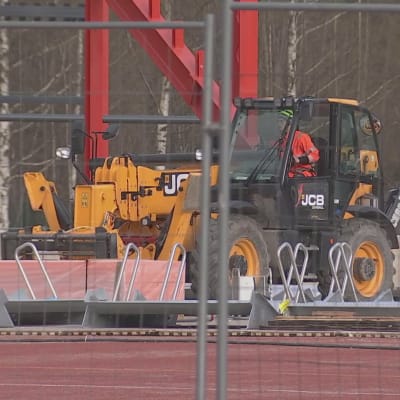 Kuvaa Kaupin pesäpallostadionin työmaalta 9.5.2022.