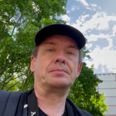 Yle uutisten Mika Mäkeläinen raportoi Harkovan pohjoisen lähiön tuhoista, Ukrainasta.