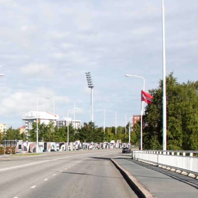 Merikosken sillat yhdistävät Oulun keskustan ja Tuiran kaupunginosan.