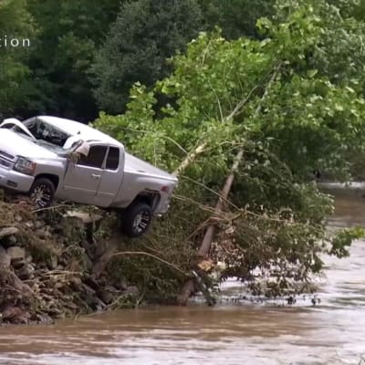 Virginiassa tulvii: ihmisiä on kateissa
