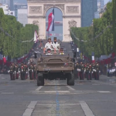 Tunnelmia Ranskan kansallispäivän paraatista