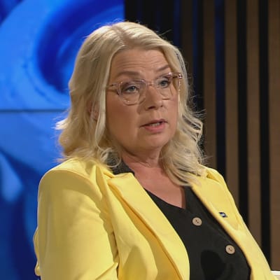 Kansanedustaja Leena Meri (ps.) A-studiossa.