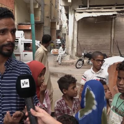 Opettaja Sabeer Ahmad kertoo, mikä hänet pelasti rikollisuudelta Karachin slummissa.