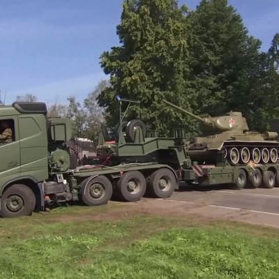 Neuvostoaikainen panssarimonumentti siirrettiin pois Narvasta
