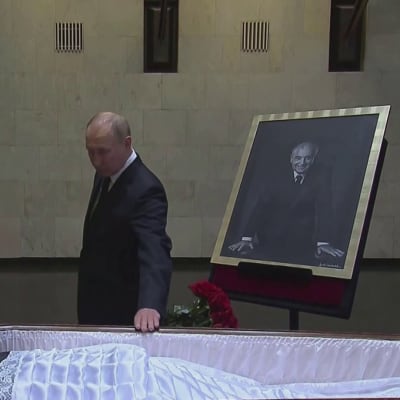 Putin kävi jättämässä jäähyväiset Gorbatšoville