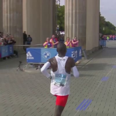 Eliud Kipchoge murskasi maratonin maailmanennätyksen