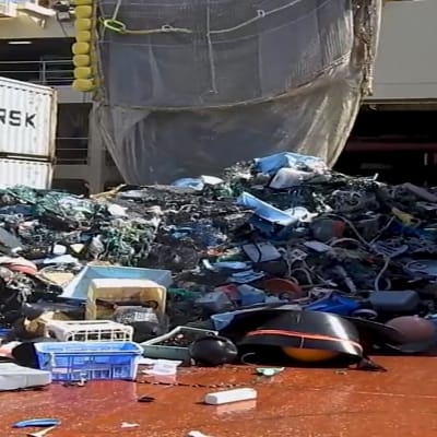 Ympäristöjärjestö nosti yli 10 000 kilon edestä muovijätettä puhdistusoperaatiossa Tyynellämerellä lokakuun alussa.