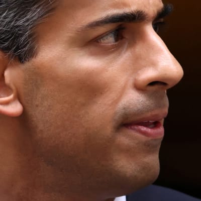 Britannian pääministeri Rishi Sunak vastaa opposition vaatimuksiin uusista vaaleista