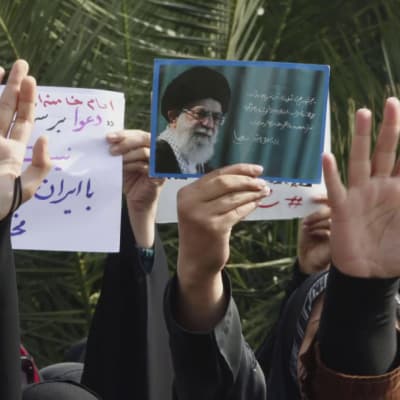 Tutkija: Iranin mielenosoitukset kertovat laala-alaisesta halusta kohti demokratiaa.
