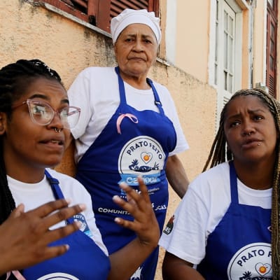 Brasiliassa Rio de Janeirossa sijaitsevassa ruoka-apukeittiössä kolme sukupolvea naisia kokkaa päivittäin 300 annosta nälkäisille.