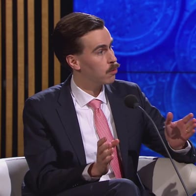 Matias Mäkynen (sdp.) A-Talkin haastattelussa.