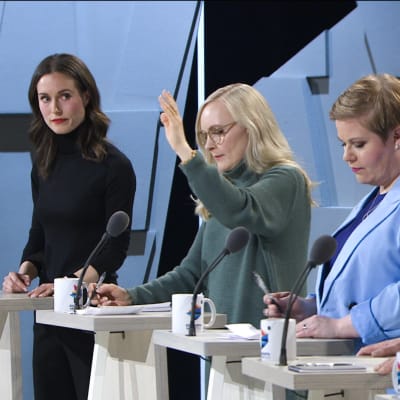 Li Anderssonm Sanna Marin, Maria Ohisalo, Annika Saarikko och Harry Harkimo på Yles partiledardebatt.