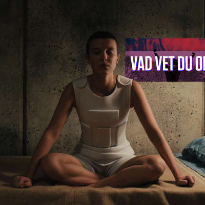 Ung kvinna i kort hår sitter i lotussällning på säng och texten "Vad vet du om kultur?"
