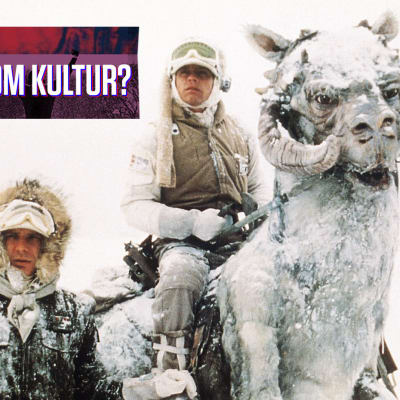 Två män i tjocka vinterkläder i snöyra i Star Wars-film. Den ena rider på ett lurvigt djur med horn. Plansch med texten "Vad vet du om kultur?"