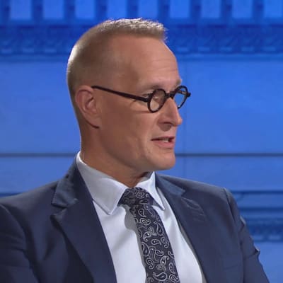 Turun yliopiston Eduskuntatutkimuksen keskuksen johtaja Markku Jokisipilä A-Talkin haastattelussa.