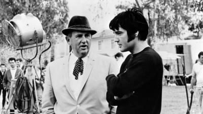 Elvis Presley tillsammans med sin manager "Överste" Tom Parker.