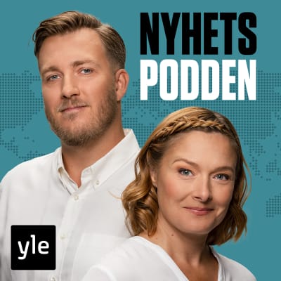 Nyhetspoddens logo. På bilden syns poddvärdarna Johannes Tabermann och Jonna Nupponen.