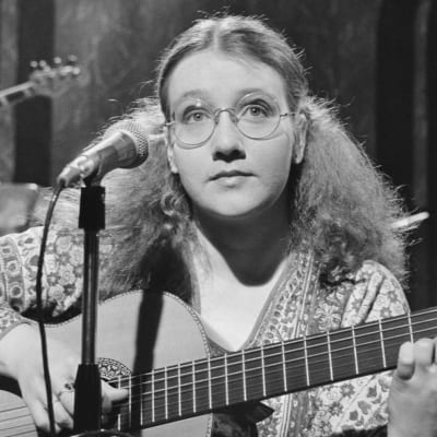 Laulaja Liisa Tavi esiintyy Suomen Euroviisujen karsinnassa.