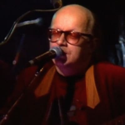 Juice Leskinen esiityy Q-klubissa (1991)