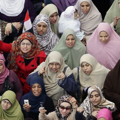 Egyptiläiset naiset osallistuivat mielenosoitukseen Tahririn aukiolla.