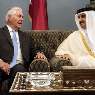 Yhdysvaltain ulkoministeri Rex Tillerson tapasin tänään Qatarin emiiri Sheikki Tamim bin Hamad Al Thanin Qatarissa.