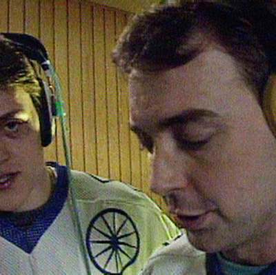 Teemu Selänne, Pasi Huura, Hannu Virta, Sakari Lindfros ja Esa Keskinen studiossa 1991.