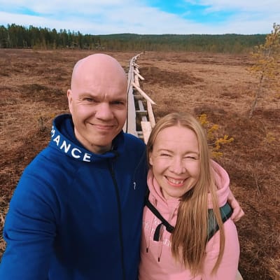 Jari ja Niina Rekilä Pallas-Yllästunturin kansallispuistossa, Kesänkijärven kierroksella.