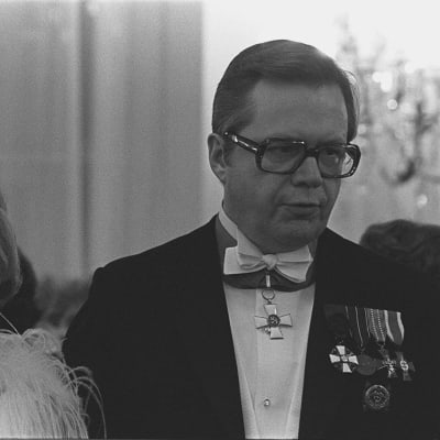 Airi Ilaskivi och Raimo Ilaskivi på presidentens slott 1975.