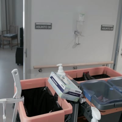 En del filippinska sjukskötare har erbjudits städarbete i Finland.