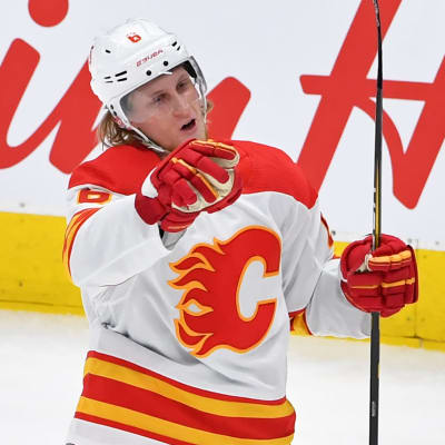 Juuso Välimäki tackar för en fin passning.