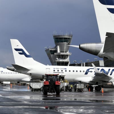 Finnairin lentokoneita Helsinki-Vantaan lentokentällä