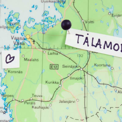 Tålamods är placerat ut på Finlands karta med en handskriven lapp.