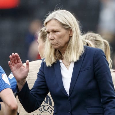 Anna Signeul efter match i EM.