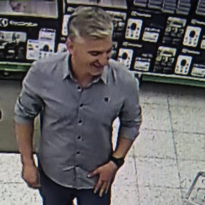 Polisen söker mannen på bilden.