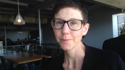 Stina Oscarsson, teaterregissör och krönikör i DN.