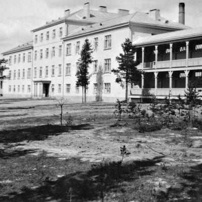 Muurolan keuhkoparantolan kuva Helsingin yliopistomuseon arkistosta.