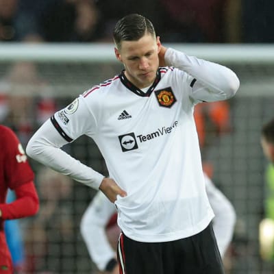Wout Weghorst ser fundersam ut.
