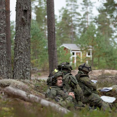 Reserviläisiä kertausharjoituksissa.