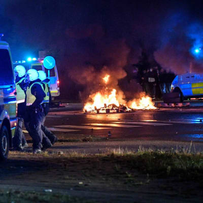 Malmössä sytytettiin yöllä muun muassa autoja protesteissa, jotka saivat alkunsa Koraanin polttamisesta.