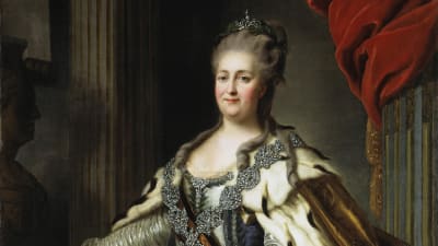 En rysk kejsarinna, Katarina den stora, iklädd mantel och praktfull dress
