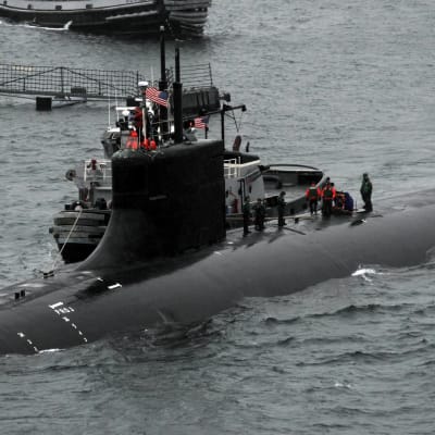 amerikansk ubåt i hamn.