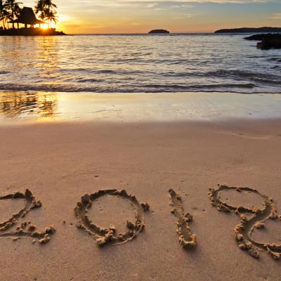 vuosi 2018 kirjoitettu hiekkaan