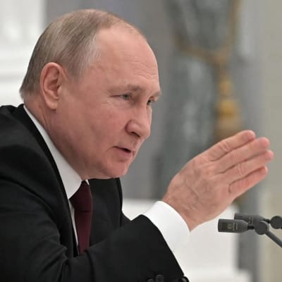 Vladimir Putin under ryska säkerhetsrådets möte i februari 2022.