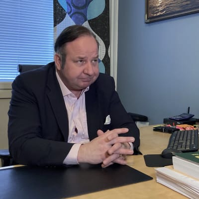 Asianajaja Kari Eriksson