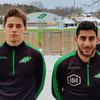 två fotbollsspelare