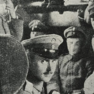 Suomalaisjääkäreitä matkalla Saksan itärintamalle (1916/1917).