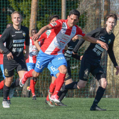 Matias Astrada spelar fotboll i BK-46. 