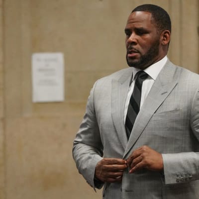 R. Kelly oikeudessa.