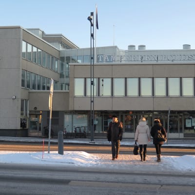 Tampereen poliisitalo ulkoa.