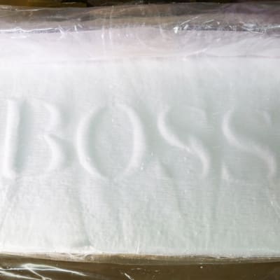 Kokaiini pakataan Etelä-Amerikassa valmistusprosessin jälkeen kilon harkkoihin. Kuvan harkon kokaiinin pitoisuus oli 85 prosenttia.